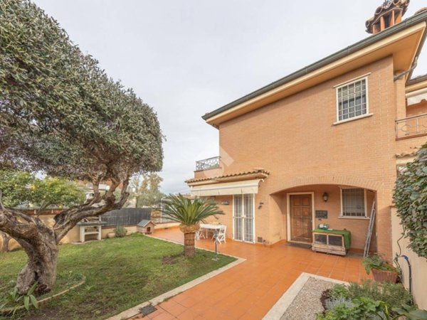 casa indipendente in vendita a Roma in zona Casal Morena