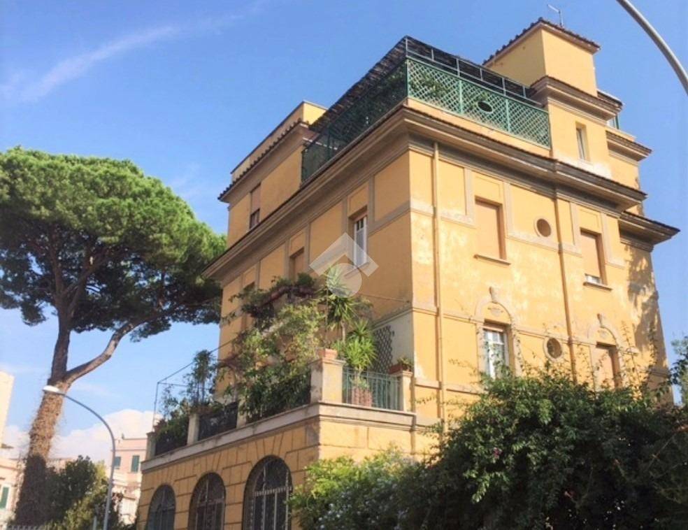 appartamento in vendita a Roma in zona Gianicolense