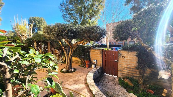 appartamento in vendita a Roma in zona Axa