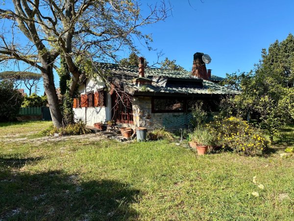 casa indipendente in vendita a Roma in zona Infernetto