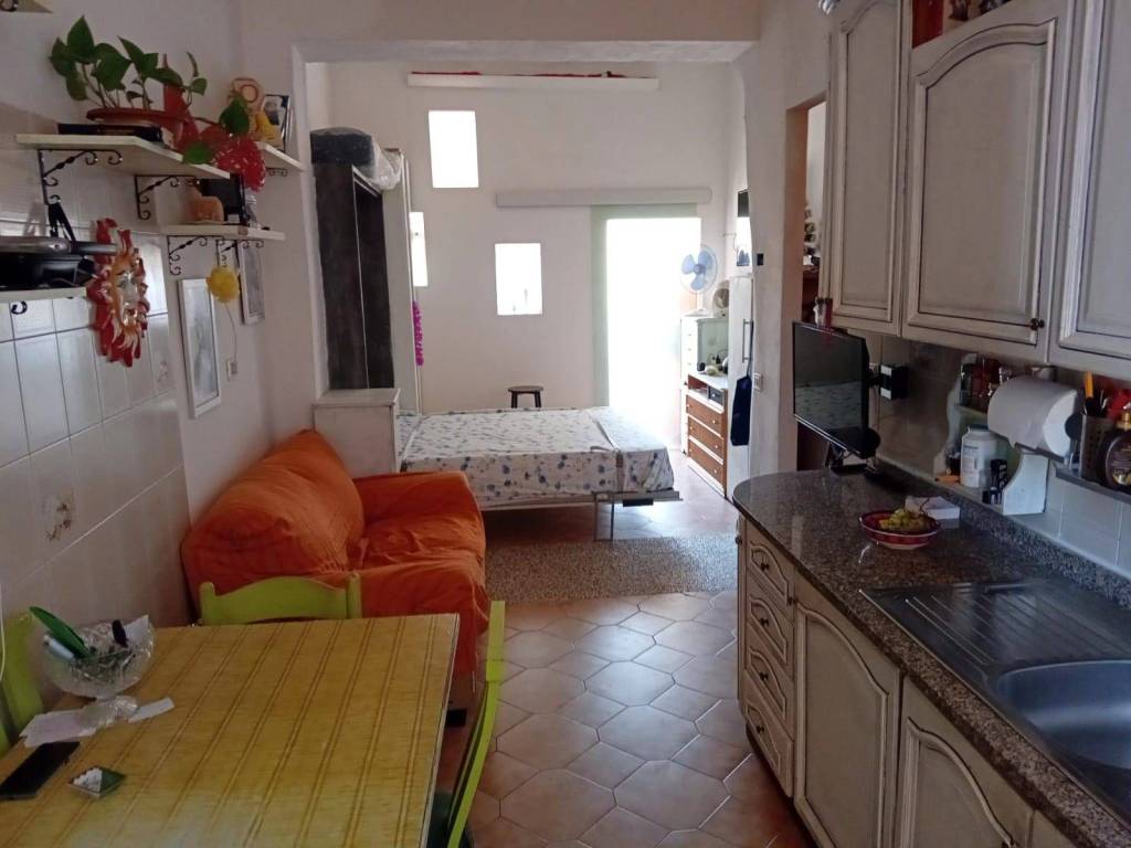 appartamento in vendita a Roma in zona Ostiense