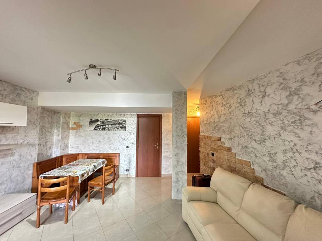 appartamento in vendita a Roma in zona Piana del Sole