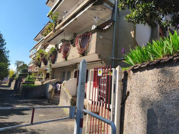 appartamento in vendita a Roma in zona Tomba di Nerone