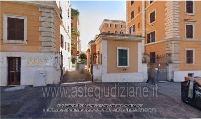 appartamento in vendita a Roma in zona Tuscolano