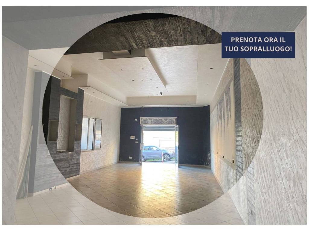 negozio in vendita a Roma in zona Finocchio