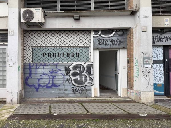 negozio in vendita a Roma in zona Appio Claudio