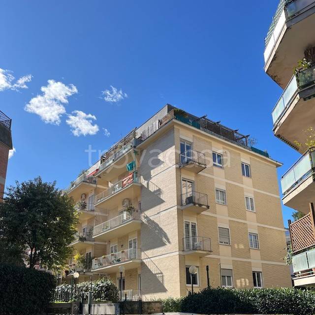 appartamento in vendita a Roma in zona Tomba di Nerone