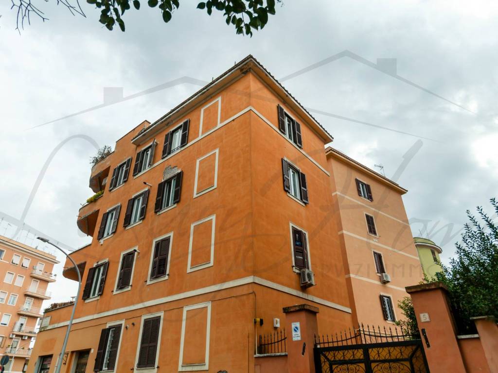 appartamento in vendita a Roma in zona Appio Latino