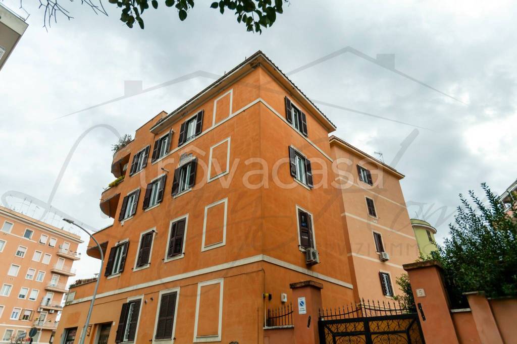 appartamento in vendita a Roma in zona Appio Latino