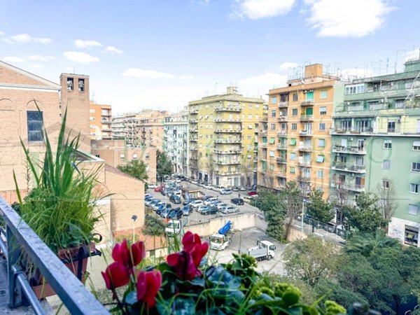 appartamento in vendita a Roma in zona Ostiense
