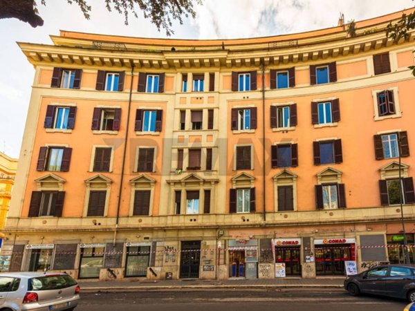 appartamento in vendita a Roma in zona Appio Latino