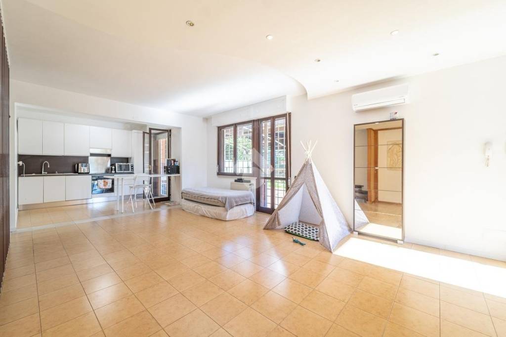 casa indipendente in vendita a Roma in zona Casal Morena