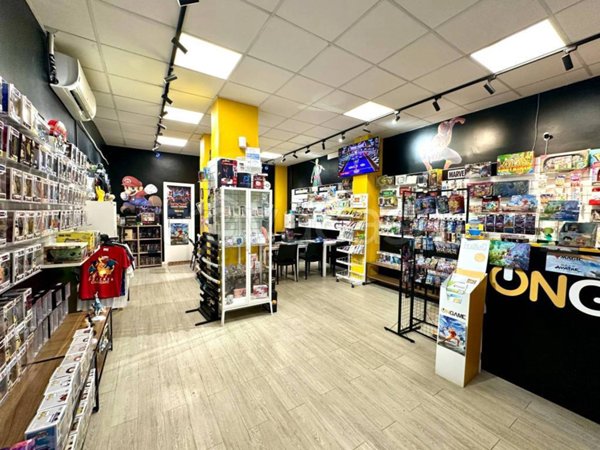 negozio in vendita a Roma in zona Prenestino-Labicano