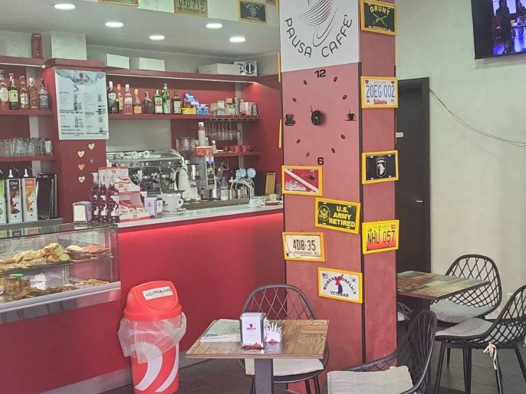 negozio in vendita a Roma in zona Tuscolano