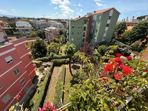 appartamento in vendita a Roma in zona Giuliano Dalmata