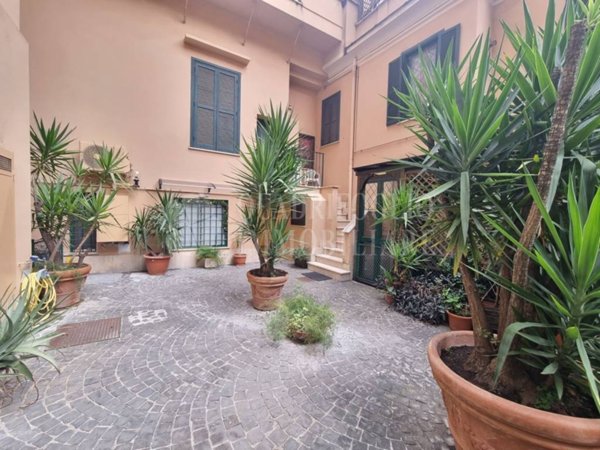 appartamento in vendita a Roma in zona Tuscolano