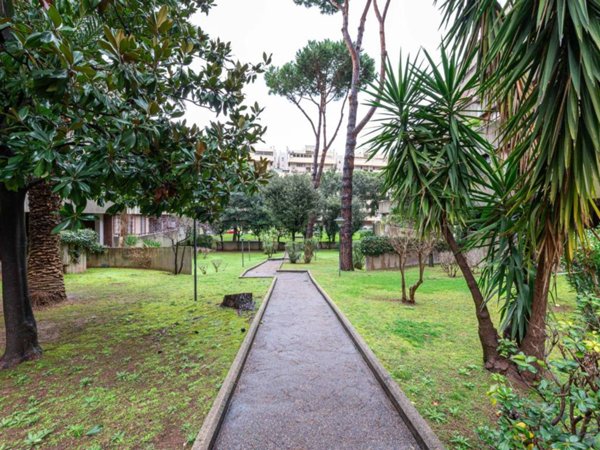 appartamento in vendita a Roma in zona EUR