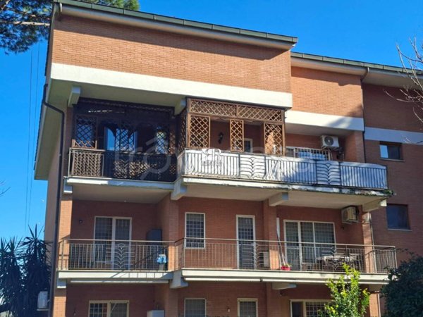 appartamento in vendita a Roma in zona Prima Porta