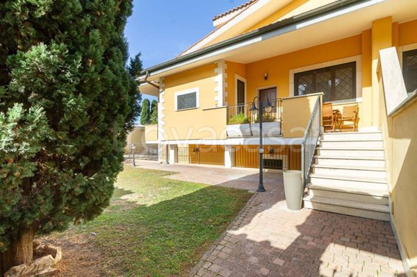 casa indipendente in vendita a Roma in zona Valle Santa