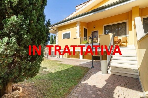 casa indipendente in vendita a Roma in zona Valle Santa