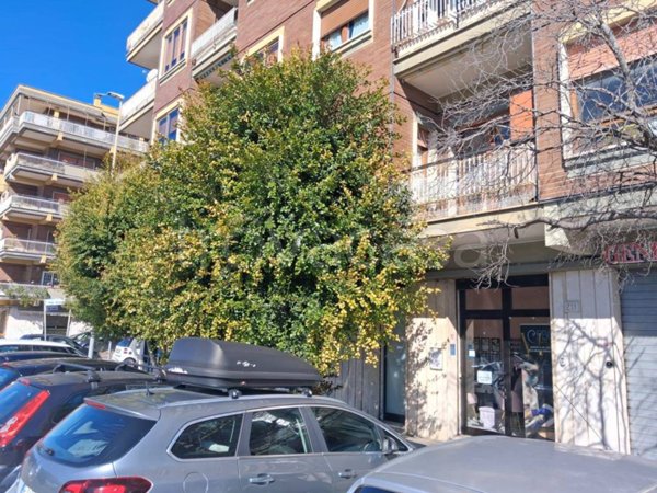 negozio in vendita a Roma in zona Ostia