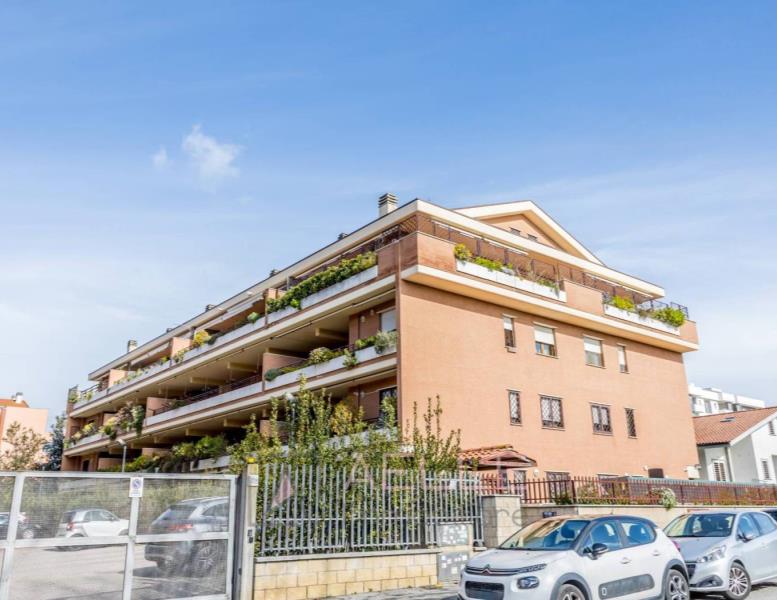 appartamento in vendita a Roma in zona Axa