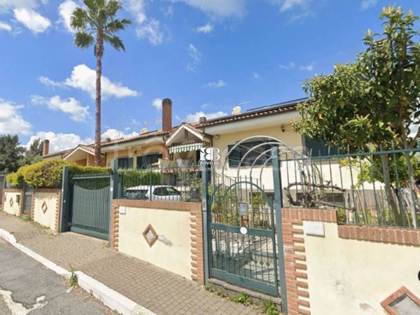 casa indipendente in vendita a Roma in zona Spregamore