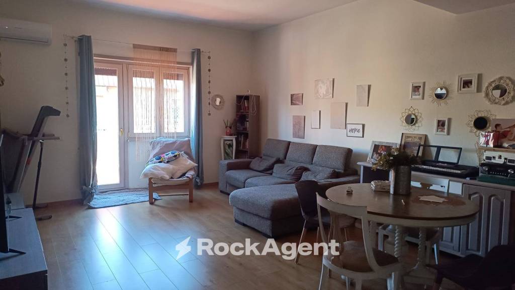 appartamento in vendita a Roma in zona Colle Prenestino