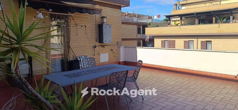 appartamento in vendita a Roma in zona Colle Prenestino