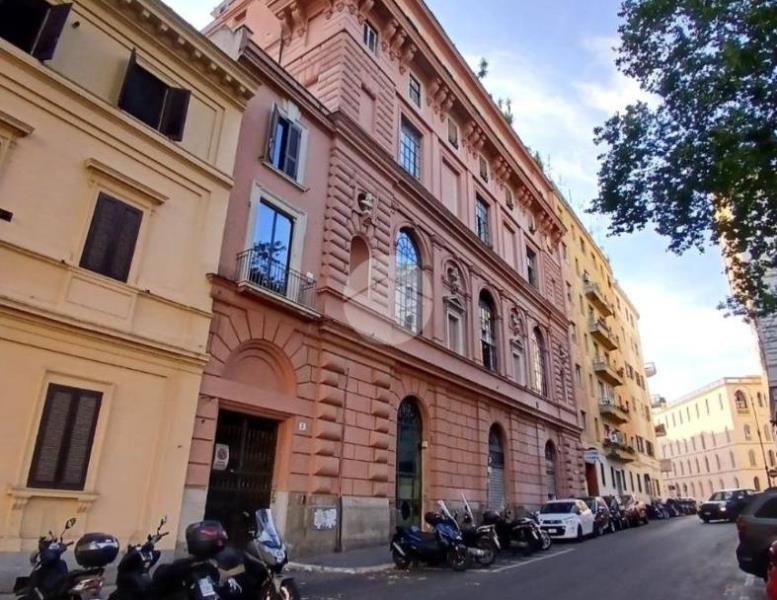 appartamento in vendita a Roma in zona Esquilino