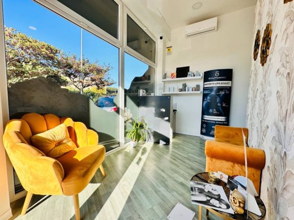 negozio in vendita a Roma in zona Ostia