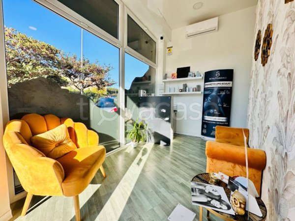 negozio in vendita a Roma in zona Ostia