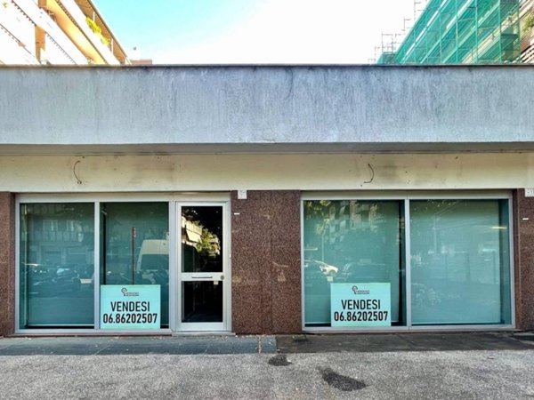 negozio in vendita a Roma in zona Vigna Murata