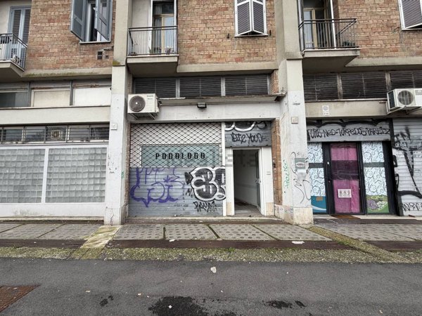 locale commerciale in vendita a Roma in zona Appio Claudio