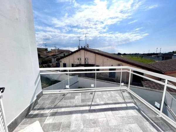 casa indipendente in vendita a Roma in zona Casal Palocco