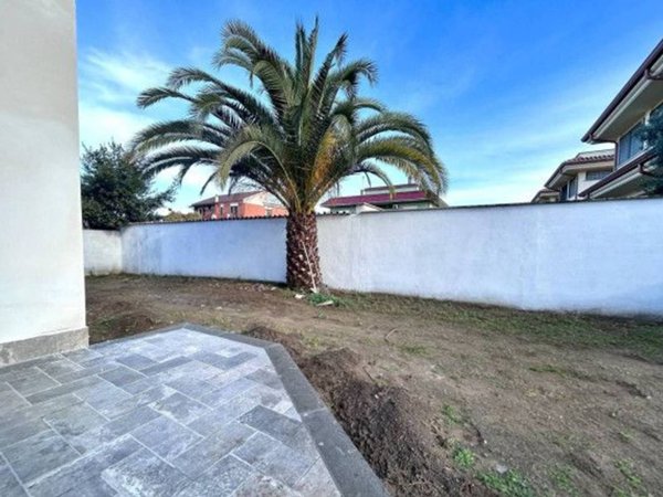 casa indipendente in vendita a Roma in zona Casal Palocco