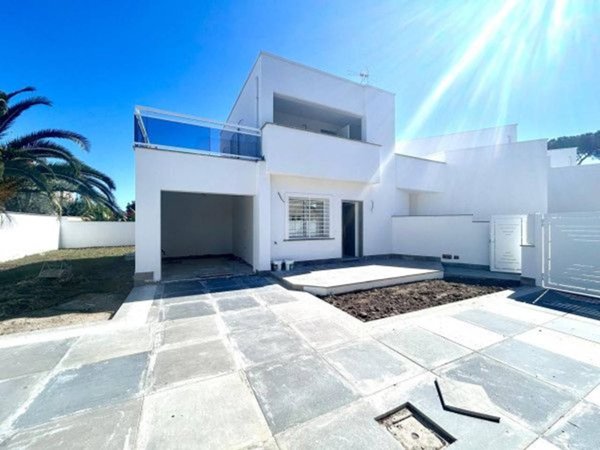 casa indipendente in vendita a Roma in zona Casal Palocco
