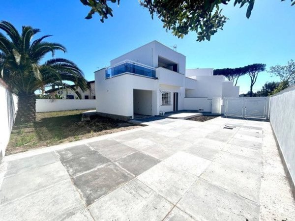 casa indipendente in vendita a Roma in zona Casal Palocco