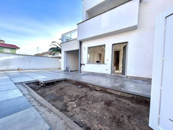 casa indipendente in vendita a Roma in zona Casal Palocco