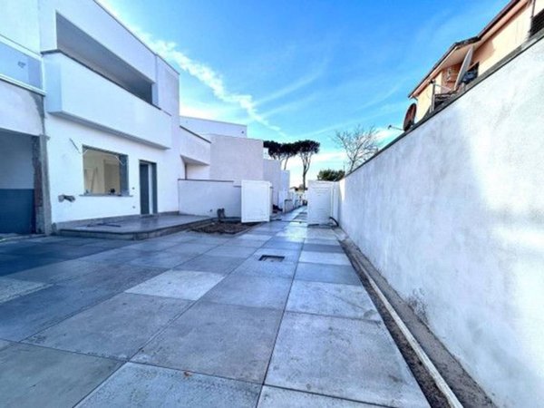casa indipendente in vendita a Roma in zona Casal Palocco