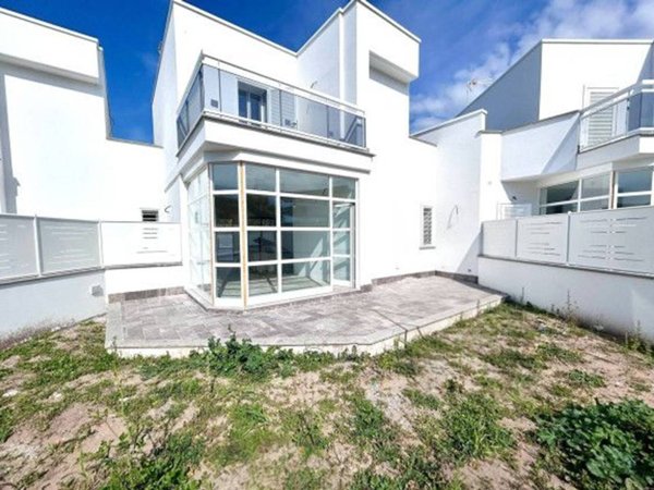 casa indipendente in vendita a Roma in zona Casal Palocco