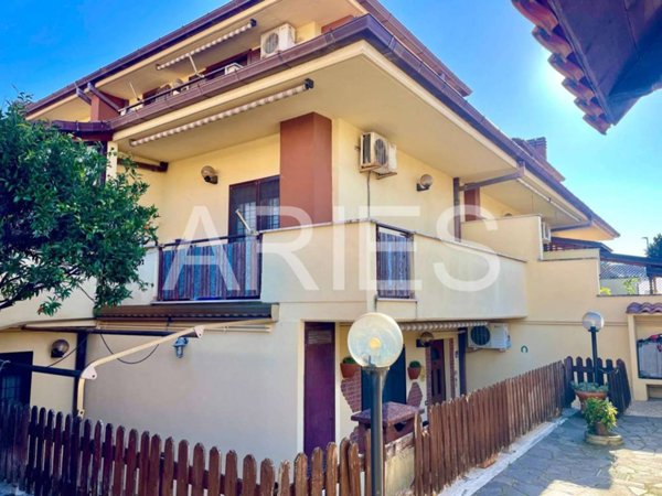 casa indipendente in vendita a Roma in zona Acilia