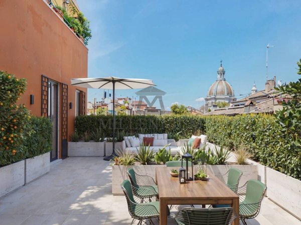 appartamento in vendita a Roma in zona Parione/Sant'Eustachio