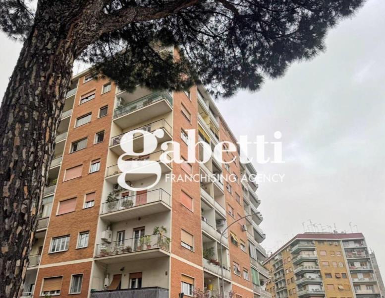 appartamento in vendita a Roma in zona Prenestino-Labicano