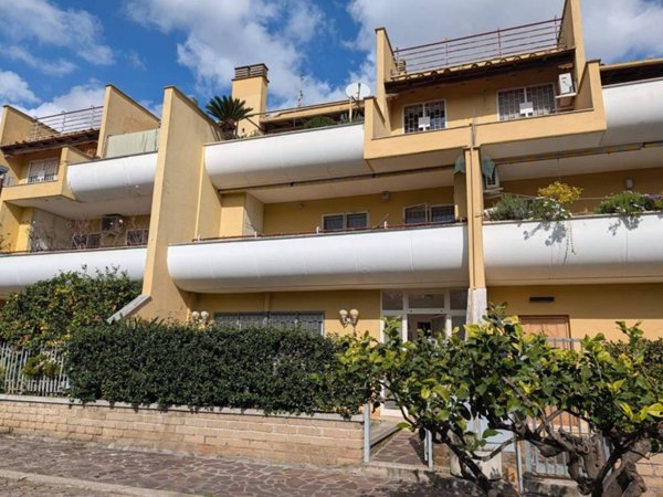 casa indipendente in vendita a Roma