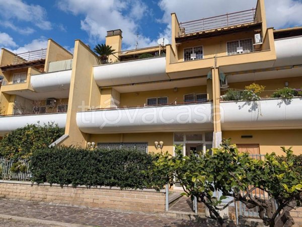 casa indipendente in vendita a Roma in zona Colle del Sole