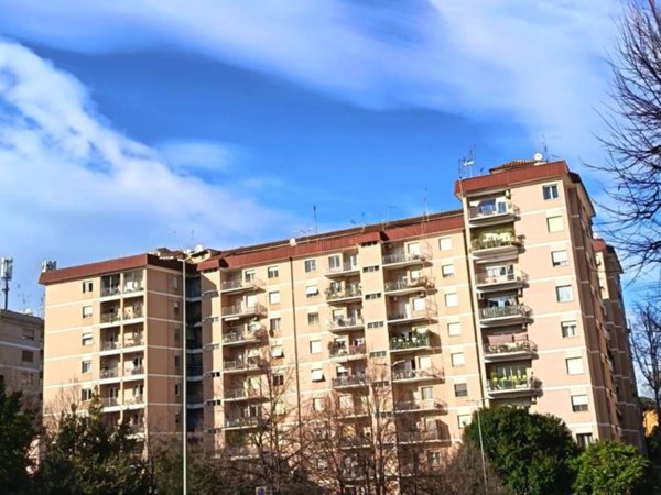 appartamento in vendita a Roma in zona Ostiense