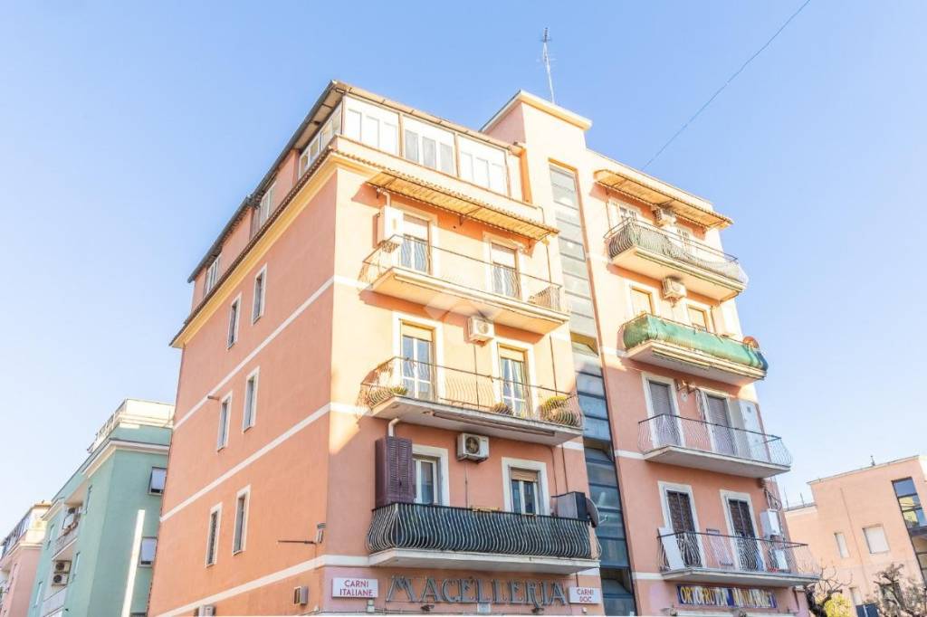 appartamento in vendita a Roma in zona Alessandrino