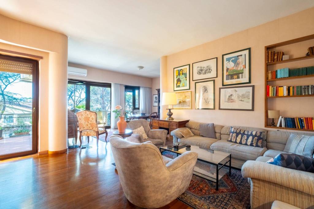 appartamento in vendita a Roma in zona Tomba di Nerone