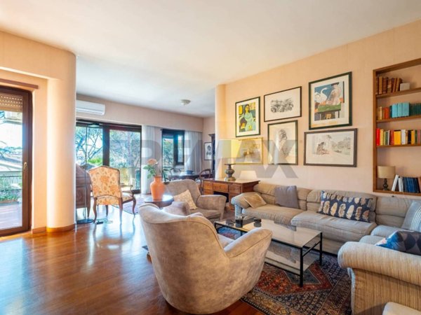 appartamento in vendita a Roma in zona Tomba di Nerone